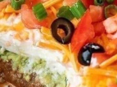 THE BEST 7-LAYER TACO DIP