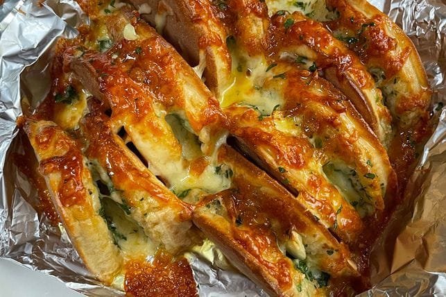 Air fryer crumpet garlic Bread Cheesy