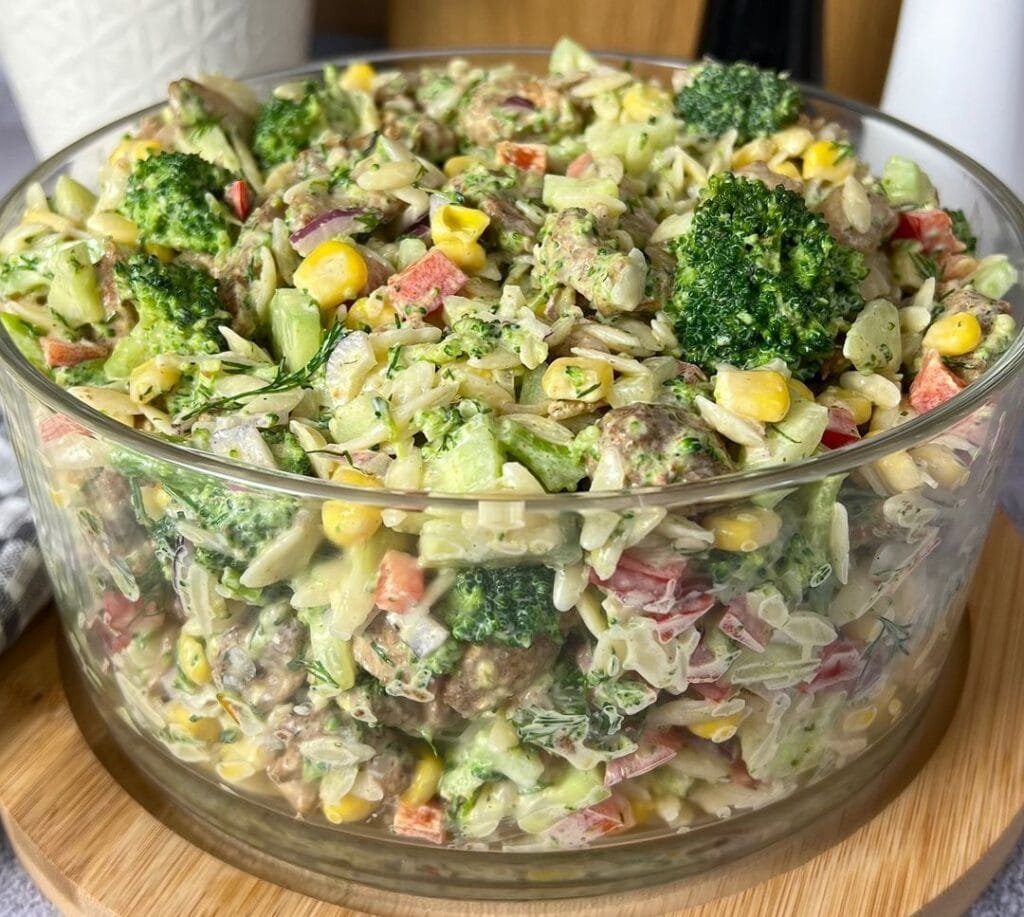 Pasta salad with chicken and broccoli