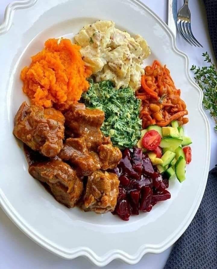 Beef with potato and spinach salad